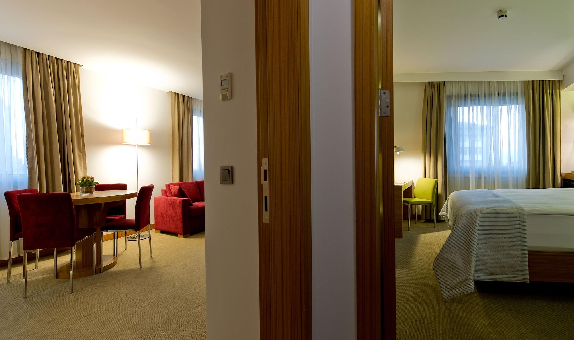 Divan Istanbul City Exterior photo