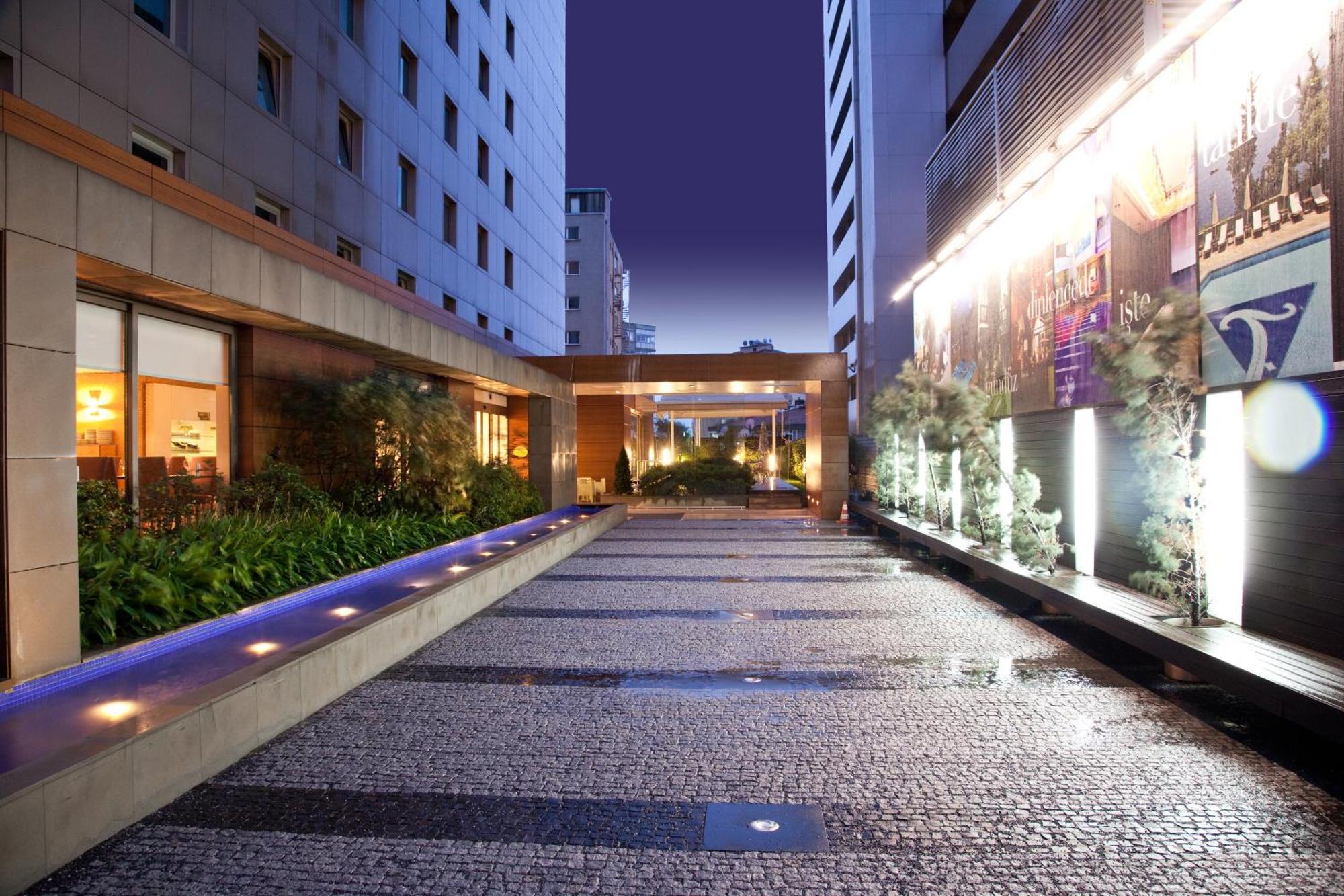 Divan Istanbul City Exterior photo